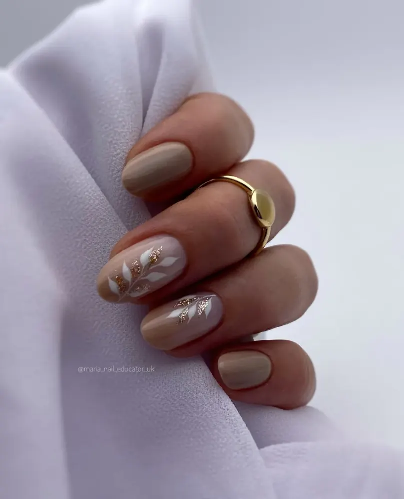 Gold detail nails by Maria, Nails Canterbury